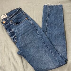 Universal Thread Cropped Blue Jeans